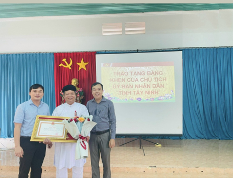 Lễ trao bằng khen của Chủ tịch Uỷ ban nhân dân tỉnh Tây Ninh
