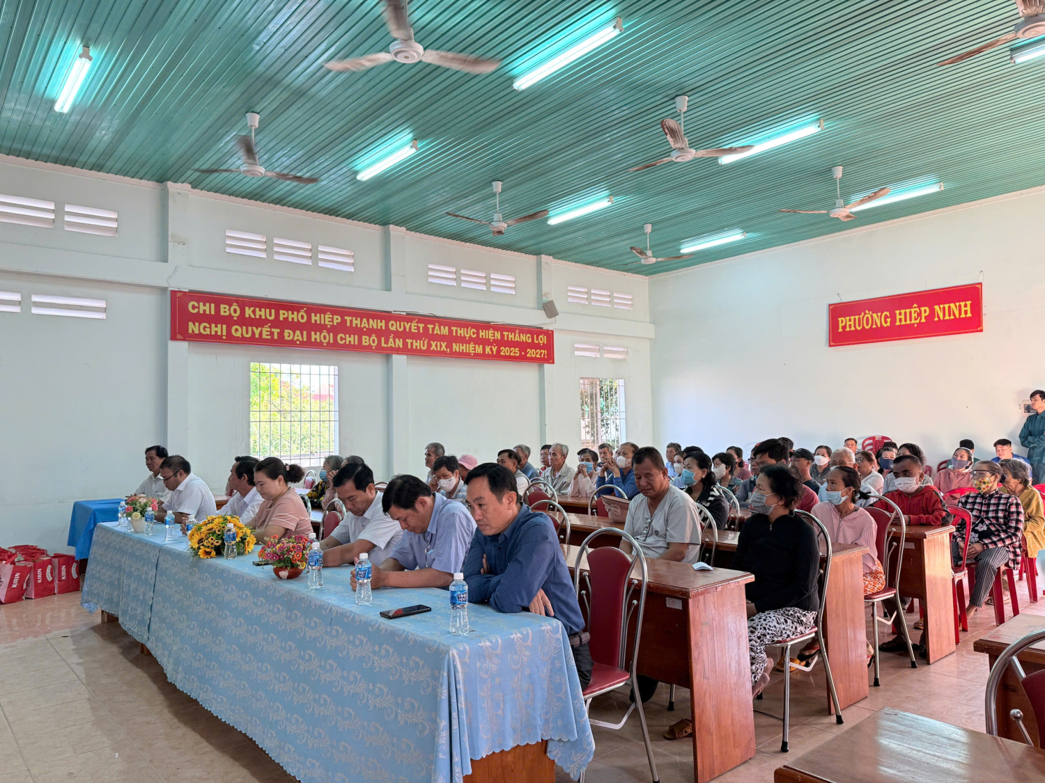 Phường Hiệp Ninh trao quà Tết hưởng ứng phong trào “Chung tay vì người nghèo – không để ai bị bỏ lại phía sau”